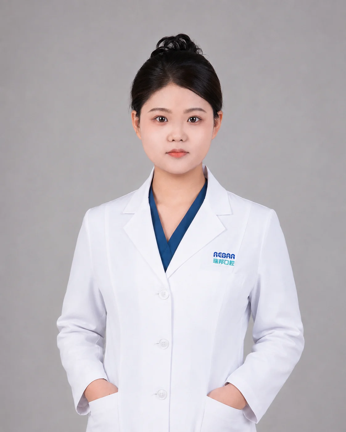 胡迎秋助理执业医师形象照