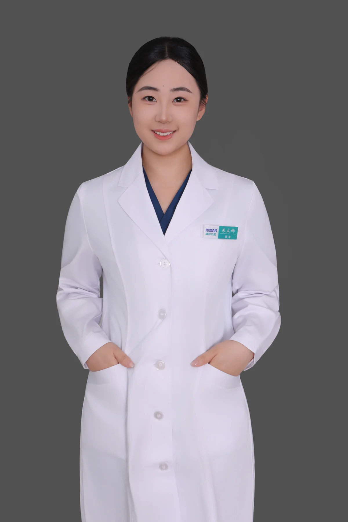 朱立娜助理执业医师形象照